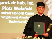 Honorowe wyróżnienie dla Profesora Piotra Wolańskiego