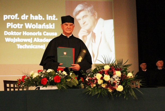Honorowe-wyroznienie-dla-Profesora-Piotra-Wolanskiego
